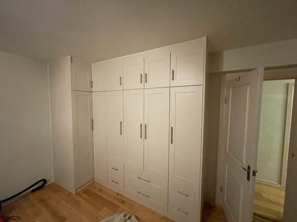 Fitted Wardrobes in the UK: Bespoke Storage Solutions for Modern Homes 2 fitted wardrobes