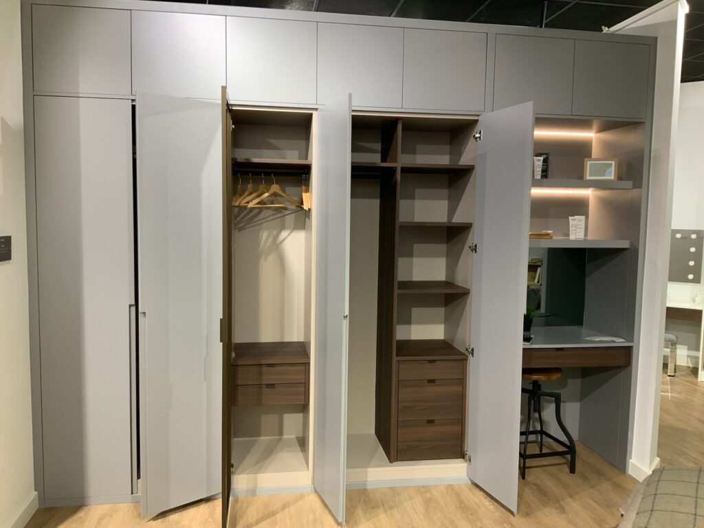 Custom Fitted Wardrobe UK